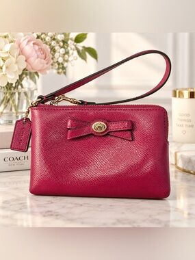 Coach Fuchsia Pink Leather Bow Wristlet Clutch Gold Hardware Y2K Coquette Preppy